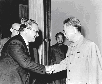 Robert Muller speaks with Chou En-lai